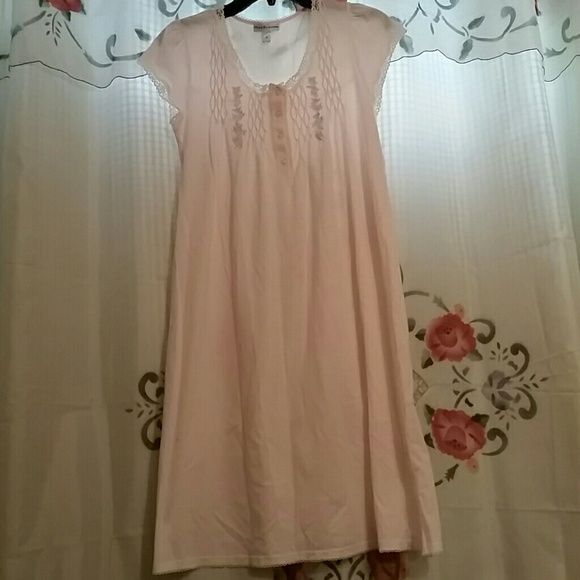 Miss Elaine Other - FLASH SALE NWOT BEAUTIFUL GOWN